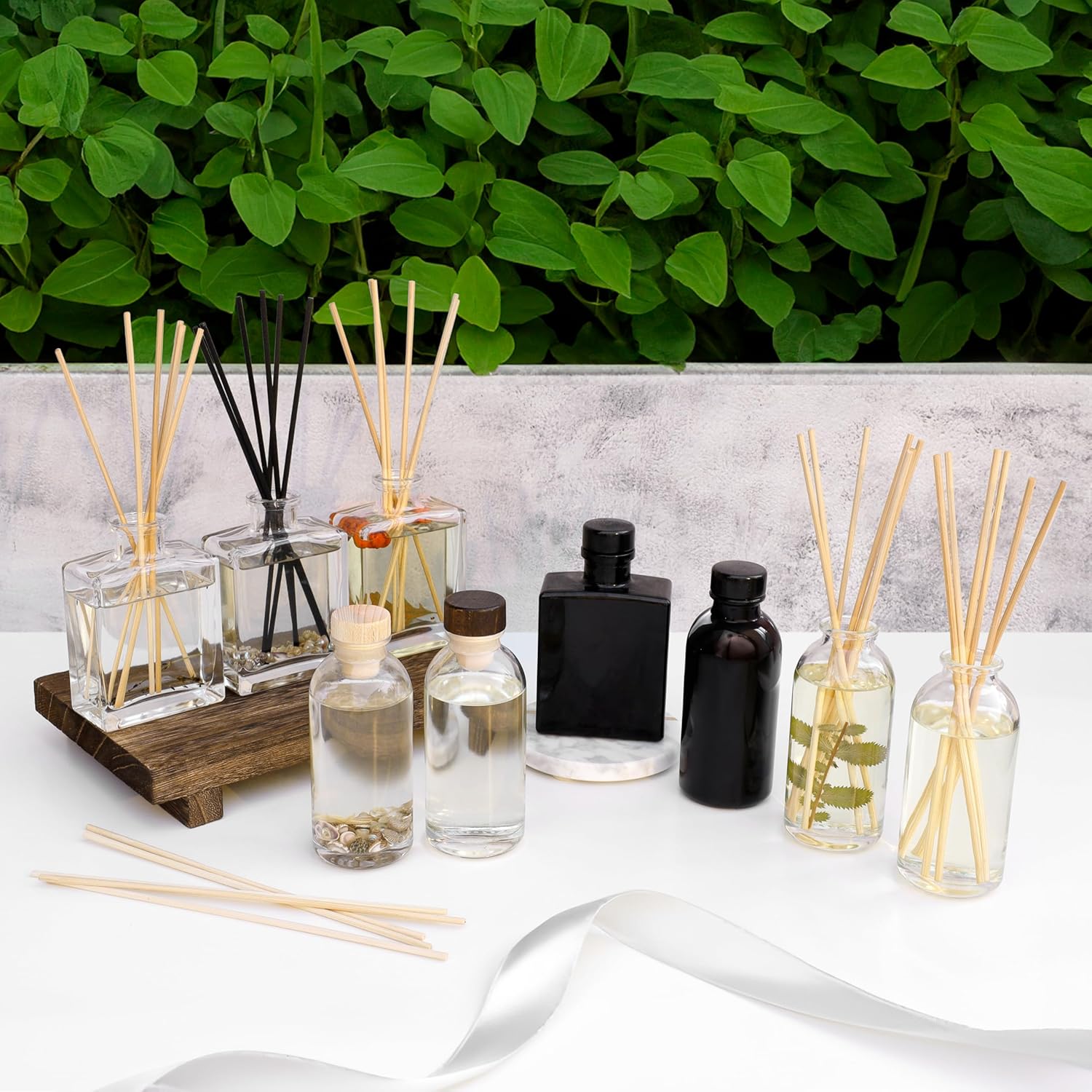 Urban Naturals Tobacco & Vanilla Reed Diffuser Scented Sticks Set | Tobacco Leaf, Bergamot, Vetiver, Bourbon and Vanilla Bean Scented Oils | Decorated with Natural Flowers | Made in the USA