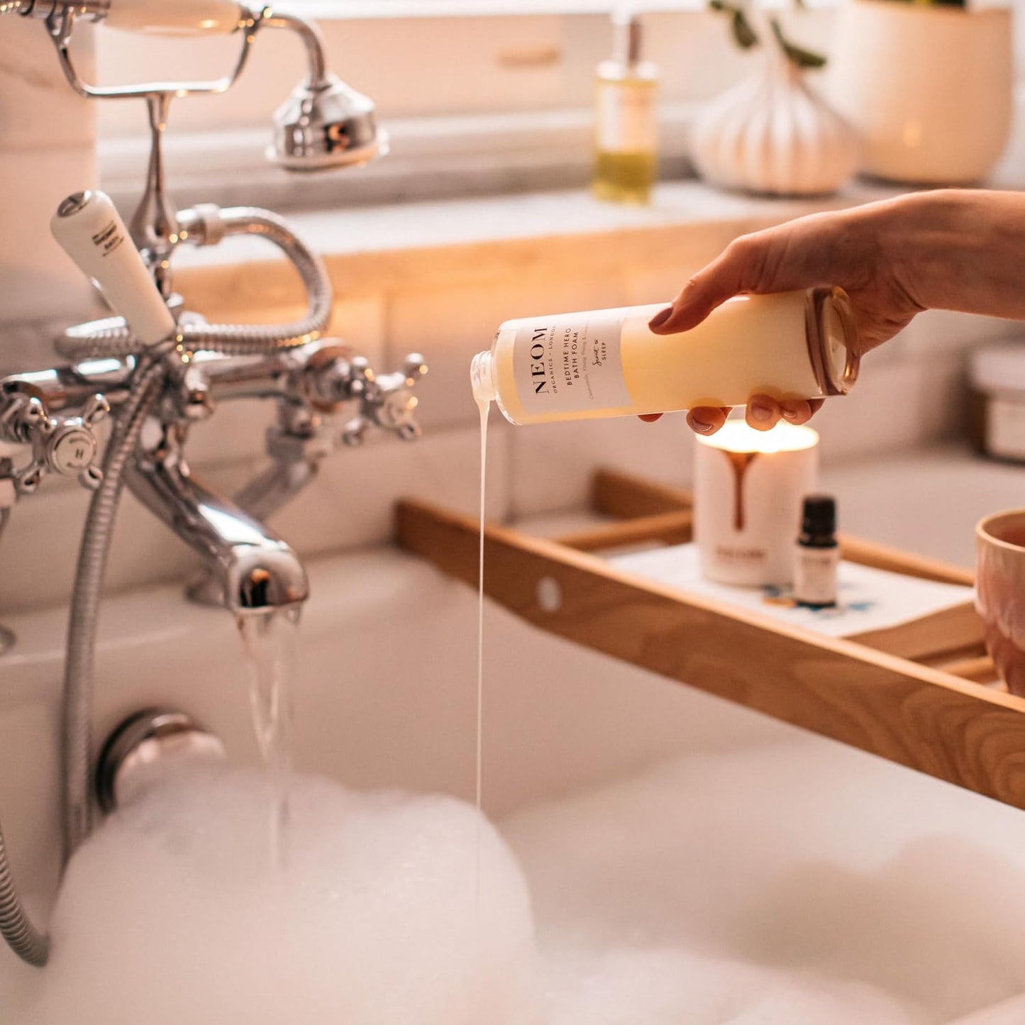 NEOM Perfect Night's Sleep Bath Foam, 200ml I Lavender, Sweet Basil & Jasmine I 100% Natural Fragrances I 16 Other Essential Oils I Soothing Aloe and Sweet Almond Oil I Blended in The UK