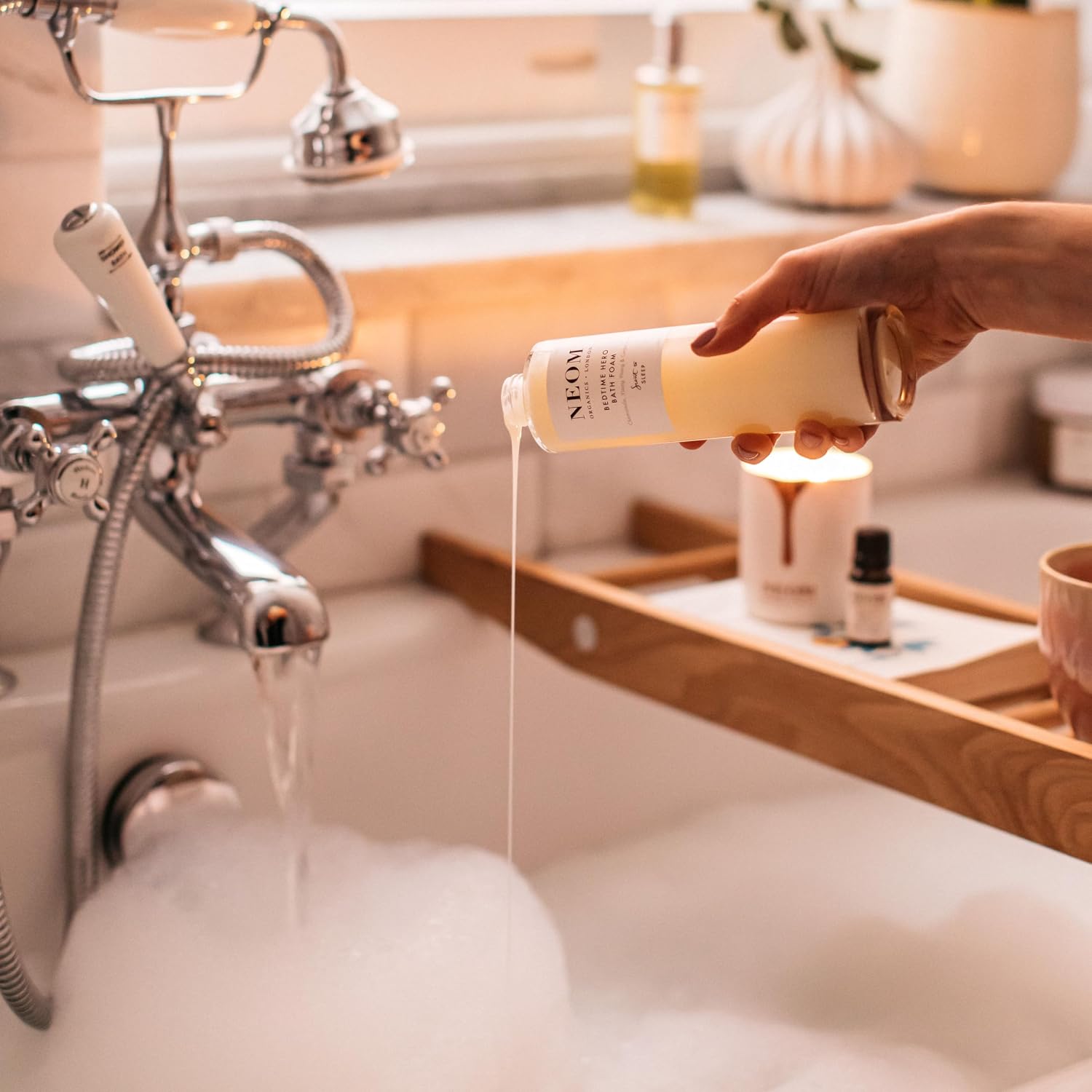 NEOM Perfect Night's Sleep Bath Foam, 200ml I Lavender, Sweet Basil & Jasmine I 100% Natural Fragrances I 16 Other Essential Oils I Soothing Aloe and Sweet Almond Oil I Blended in The UK