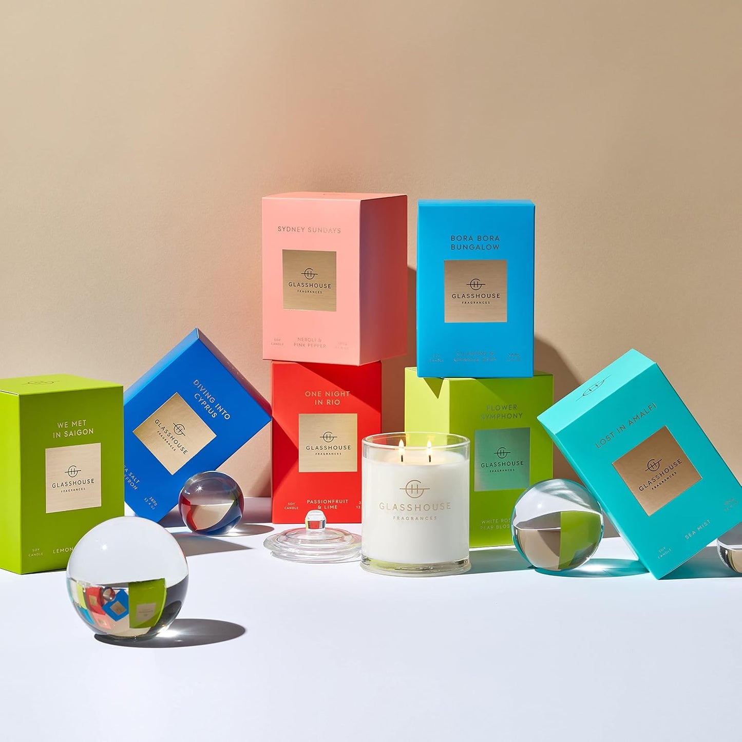 Glasshouse Fragrances The Hamptons Candle, Triple Scented Natural Soy Wax Blend, 2 Wicks & Glass Jar, 65 Hour Burn Time, Teak & Petitgrain, 13.4 Oz (380g)