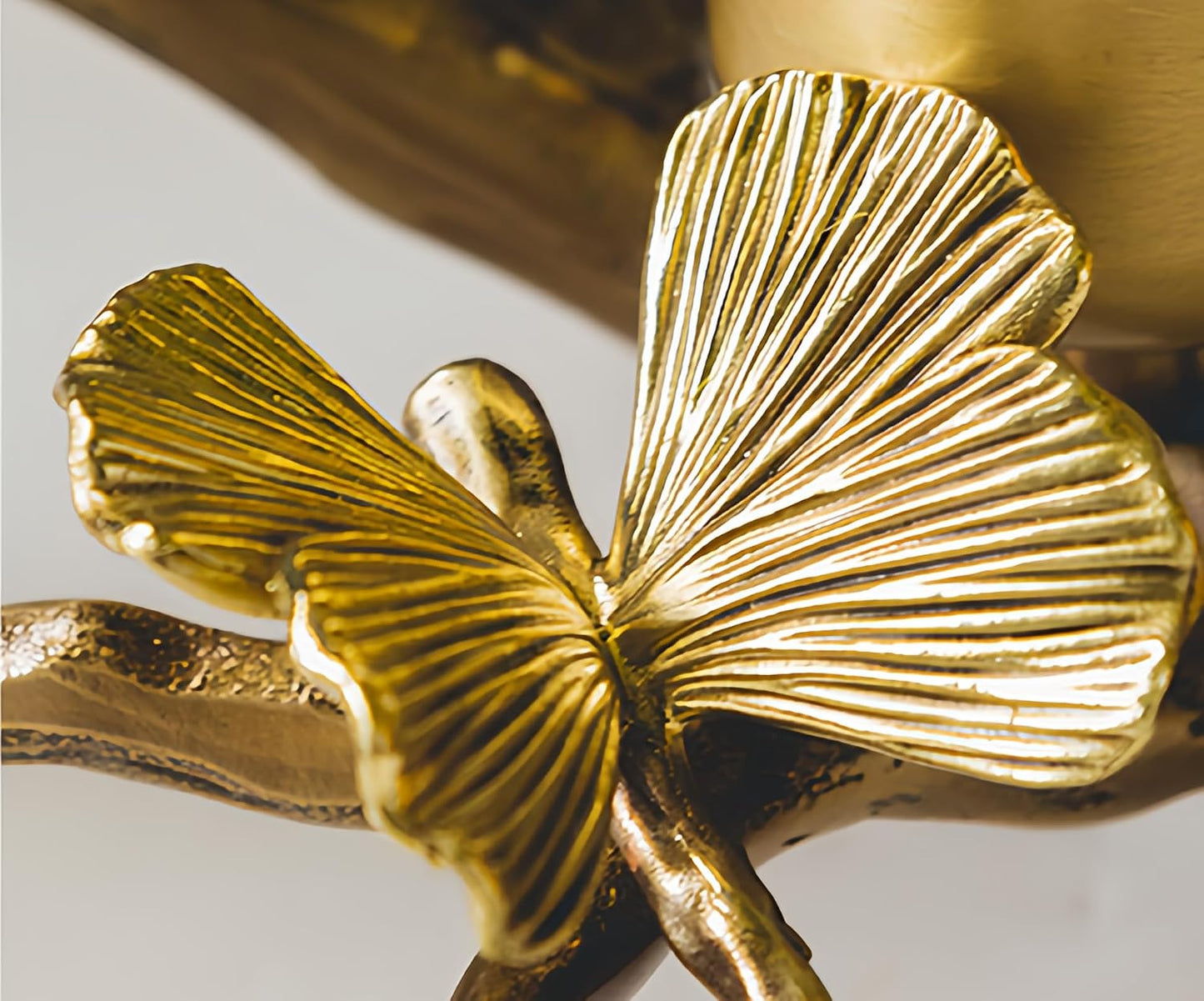 Butterfly Style Brass Candle Snuffer with Long Handle, Decorative Candle Extinguisher Tool, for Home Décor, Ideal for Candles and Aromatherapy (Gold 1)