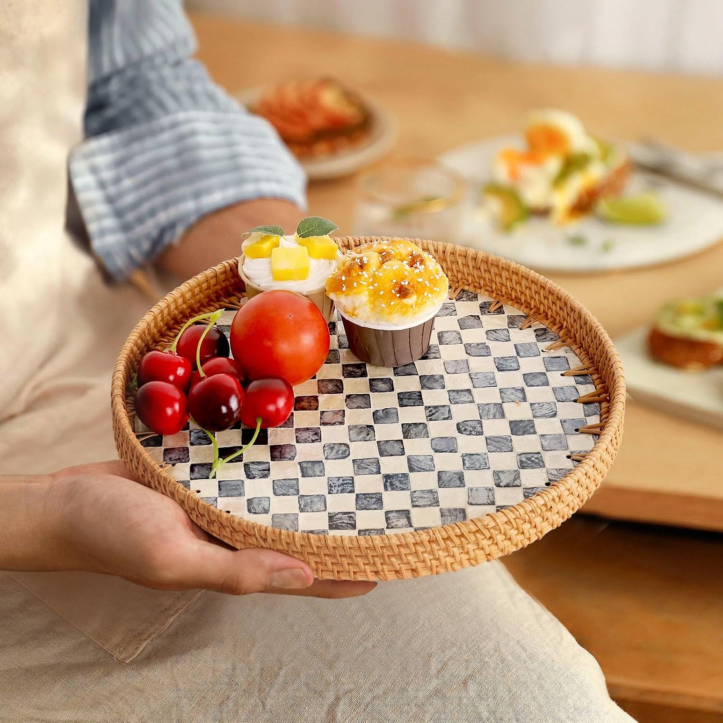 Round Rattan Tray with Mother of Pearl Inlay, Rattan Serving Tray for Coffee, Bread, Fruits, Decorative Wicker Tray for Table Decor, Home Decor, Kitchen Island Decor(Black Checkerboard, 11.8")