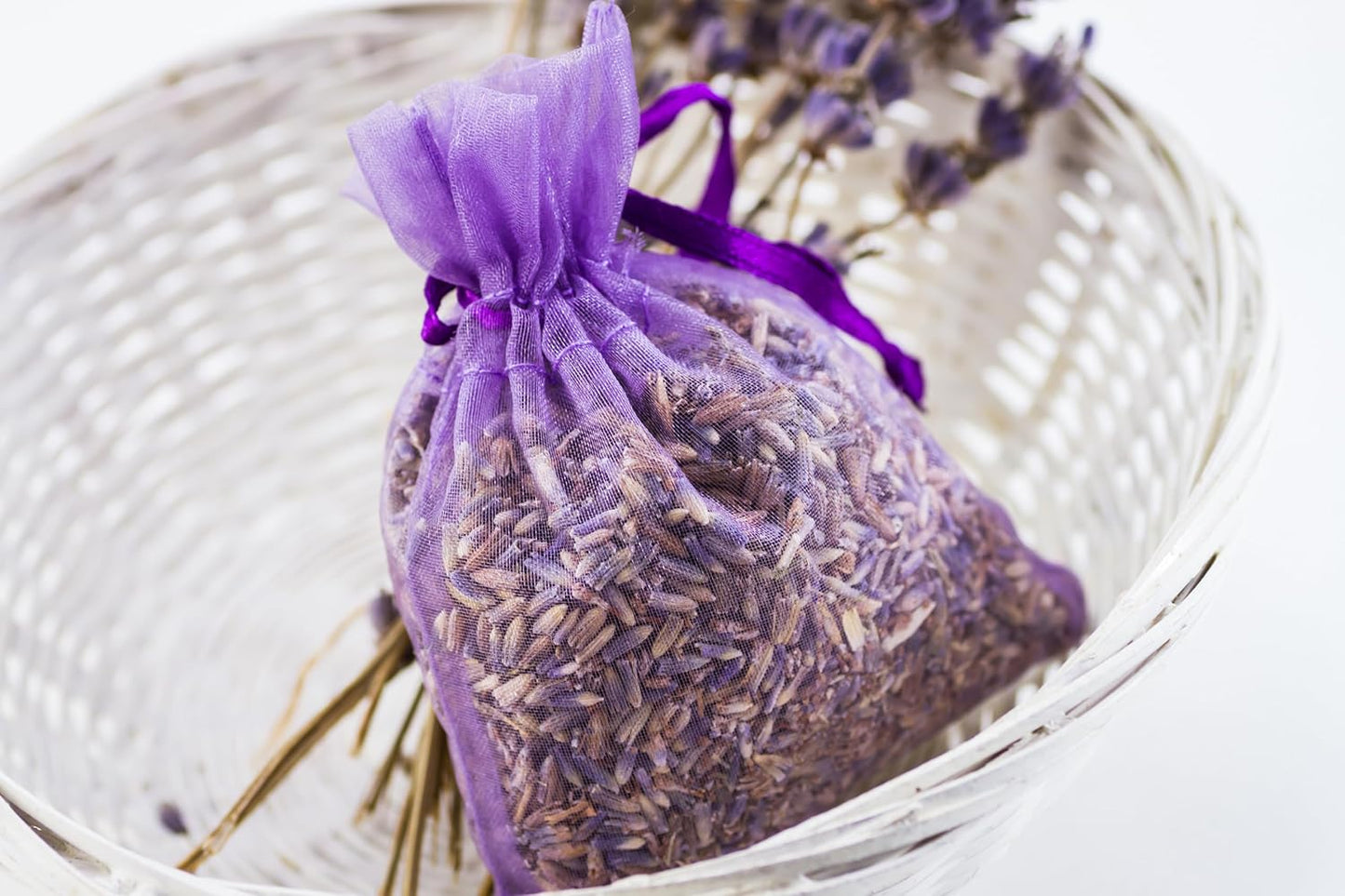 Lavande Sur Terre Pack of 24 Cedar Chips and Lavender Sachets (12 Lavender, 12 Cedar) - Home Fragrance Sachet for Drawers and Closets, LV-F-LC-1