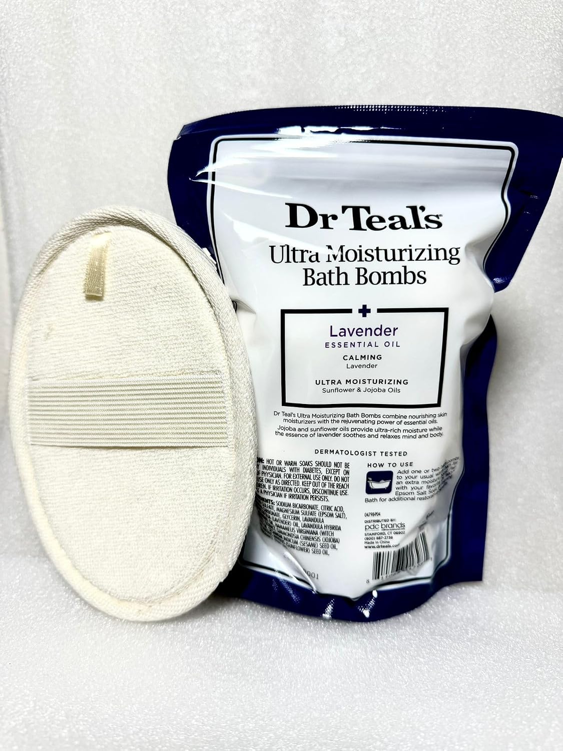 Dr.Teal's 5 Ultra Hydrating Bath Bombs Gift Set in Soothing Lavender with Essential Oils for Women and Men, 1 Exfoliating Pad