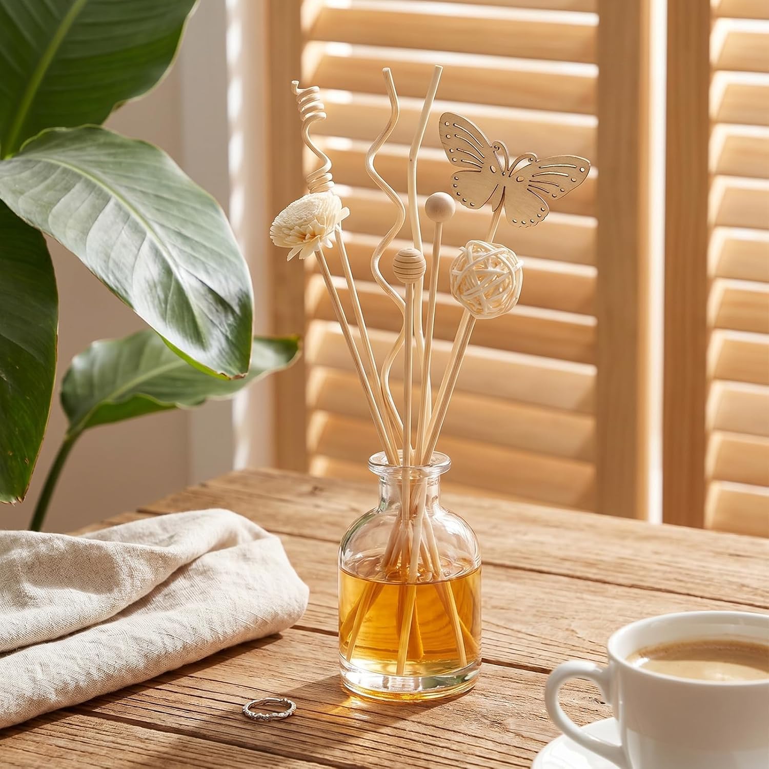 Amabro 15Pcs Natural Rattan Reed Diffuser Sticks Fragrance Oil Diffuser Flower Set Wood Beads Butterfly Replacement for Home Office Aromatherapy Decor