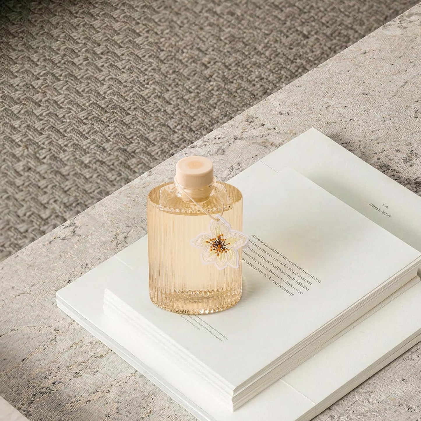 COCORRÍNA Reed Diffuser, White Magnolia Scent Oil Diffuser, 6.09 fl oz, 8 Reeds, Long-Lasting Home Fragrance, Bathroom Bedroom Shelf Decor & Gifts
