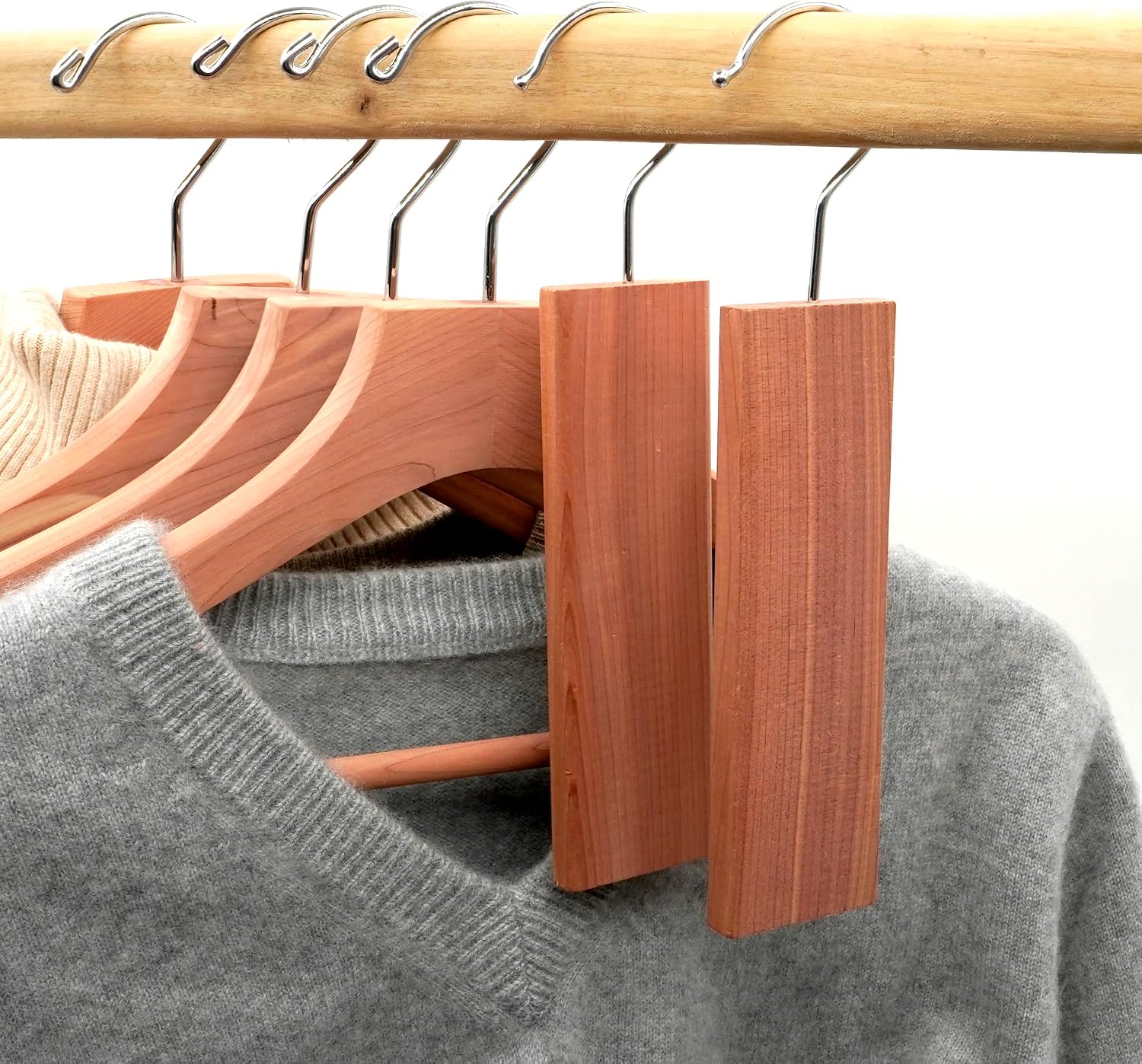 5pcs Cedar Planks Cedar Blocks for Clothes Storage Aromatic Cedar Hang Ups Hanger Closet Freshener Clothes Protection Mustiness Prevention