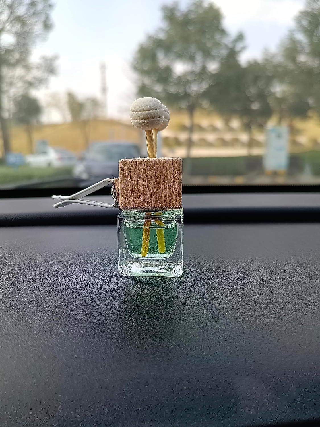 4Packs 8ml Empty Car Air Freshener Vent Clip, Clear Glass Essential Oil Diffuser Vent Outlet Auto Perfume Aromatherapy Bottle Vials Fragrance Ornament Decor