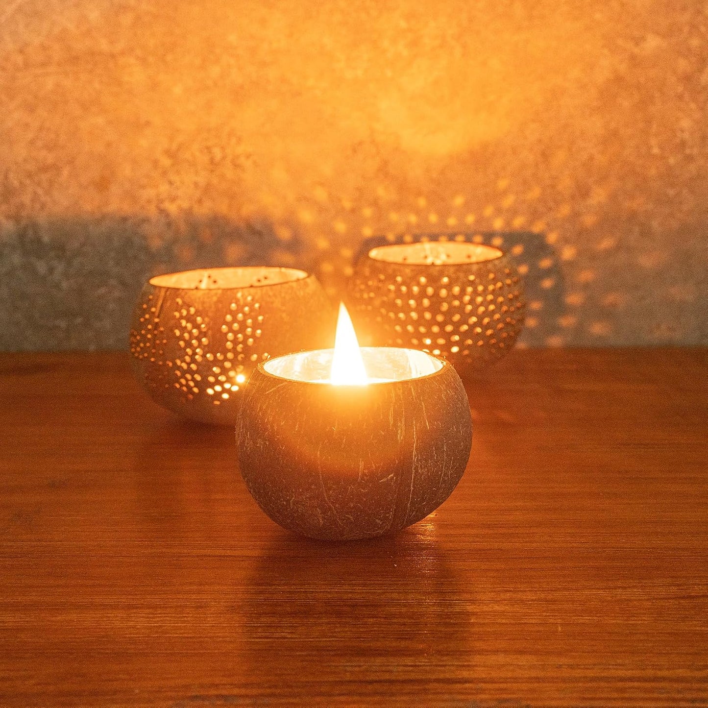 Restaurantware Coconut Shell Candle - 1 Soy Wax Candle 3.94 x 3.94 x 2.76 Inches - Handmade Decorative Candle Bowl with Wooden Wick - Small Brown Scented Candle