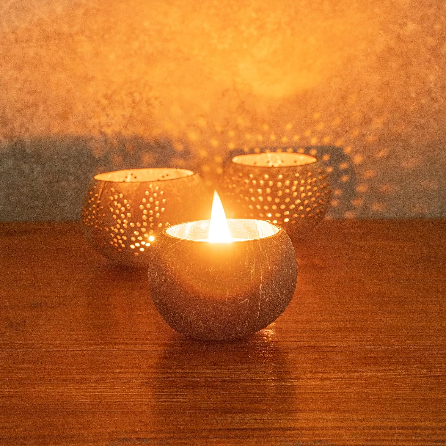 Restaurantware Coconut Shell Candle - 1 Soy Wax Candle 3.94 x 3.94 x 2.76 Inches - Handmade Decorative Candle Bowl with Wooden Wick - Small Brown Scented Candle